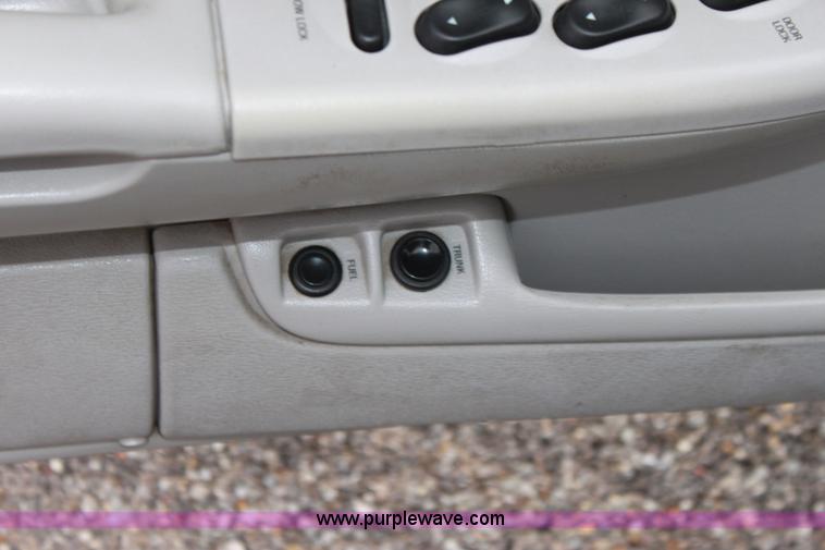 image for item B8767 2002 Ford Crown Victoria Police Interceptor