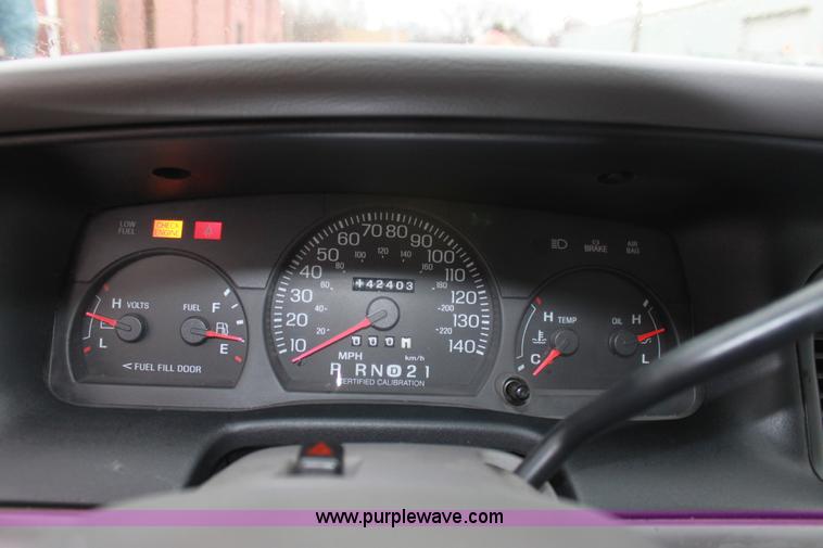 image for item B8767 2002 Ford Crown Victoria Police Interceptor