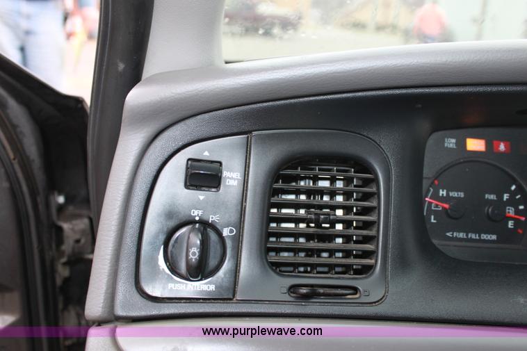 image for item B8767 2002 Ford Crown Victoria Police Interceptor