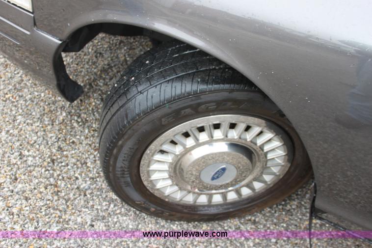 image for item B8767 2002 Ford Crown Victoria Police Interceptor