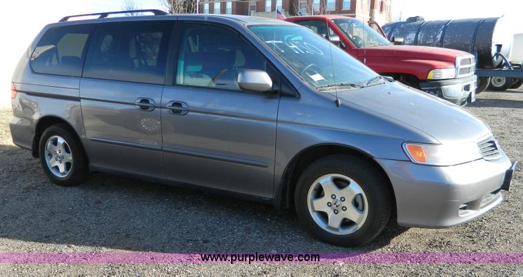 image for item D8677 2000 Honda Odyssey EX mini van