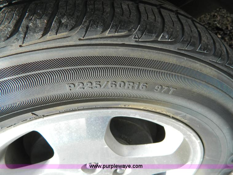 image for item D8677 2000 Honda Odyssey EX mini van