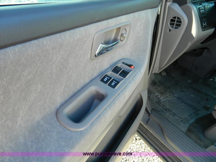 image for item D8677 2000 Honda Odyssey EX mini van