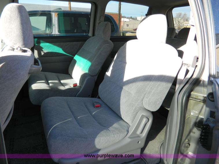 image for item D8677 2000 Honda Odyssey EX mini van