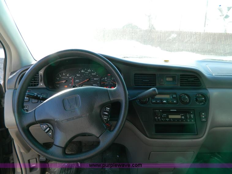 image for item D8677 2000 Honda Odyssey EX mini van