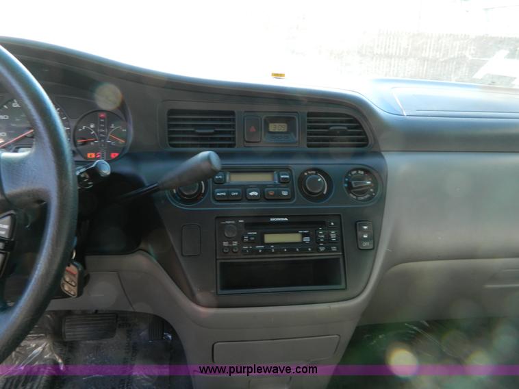 image for item D8677 2000 Honda Odyssey EX mini van