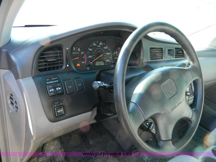 image for item D8677 2000 Honda Odyssey EX mini van