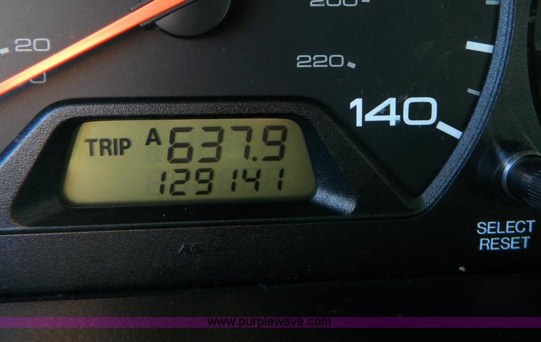 image for item D8677 2000 Honda Odyssey EX mini van