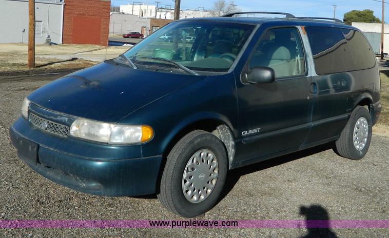 image for item D8682 1998 Nissan Quest mini van