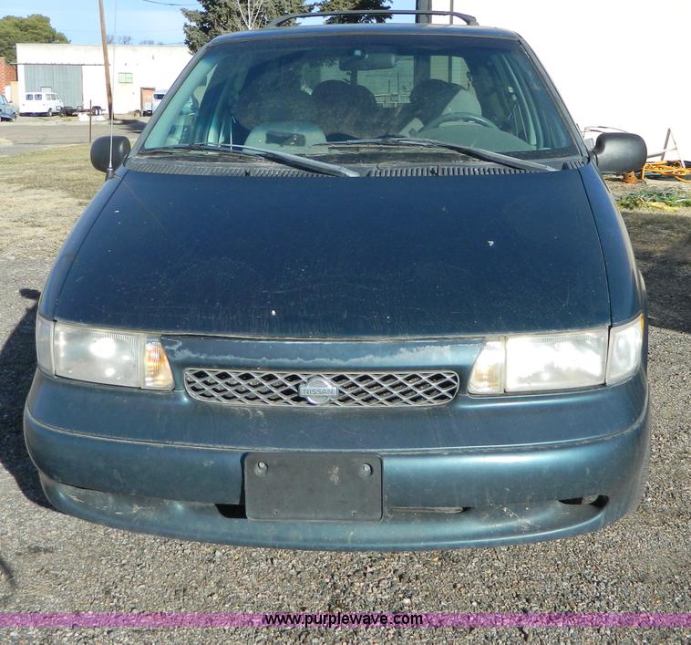 image for item D8682 1998 Nissan Quest mini van