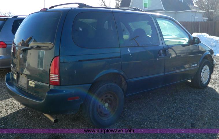 image for item D8682 1998 Nissan Quest mini van
