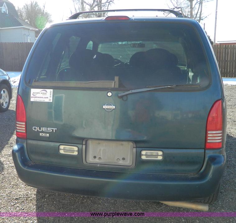 image for item D8682 1998 Nissan Quest mini van