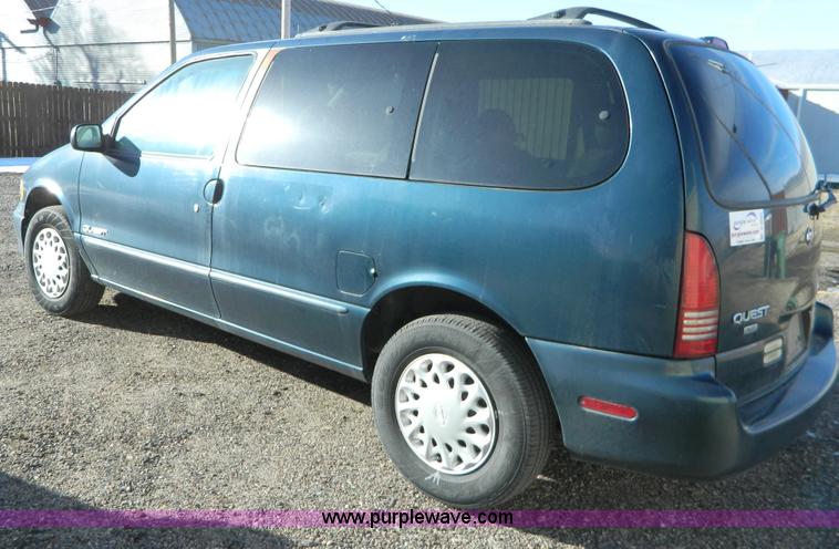 image for item D8682 1998 Nissan Quest mini van