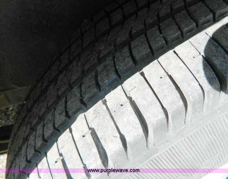 image for item D8682 1998 Nissan Quest mini van