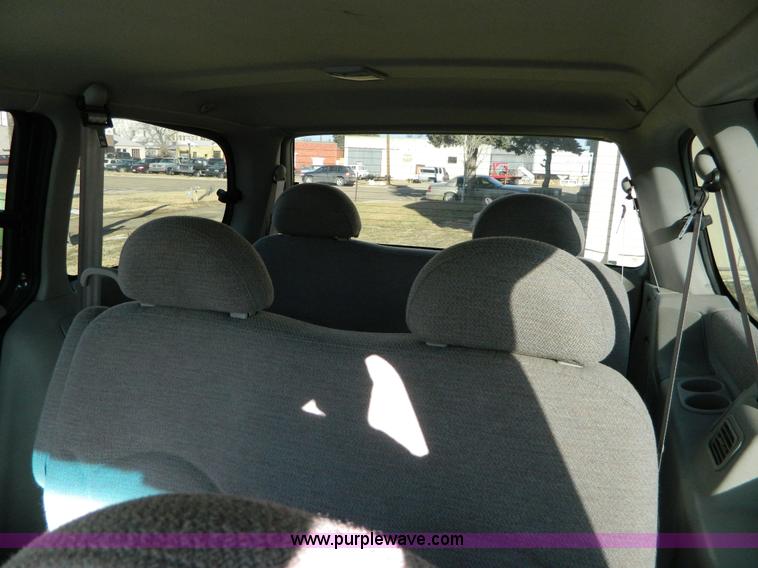 image for item D8682 1998 Nissan Quest mini van