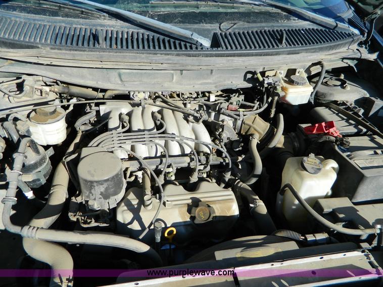 image for item D8682 1998 Nissan Quest mini van