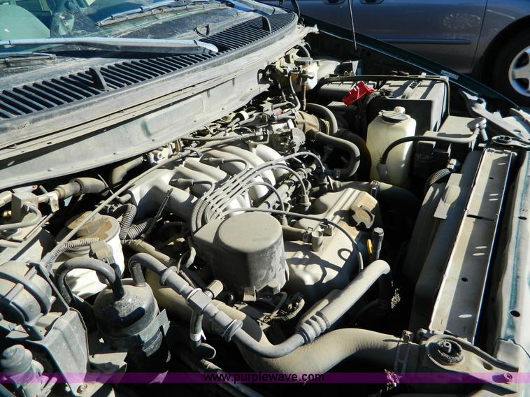 image for item D8682 1998 Nissan Quest mini van