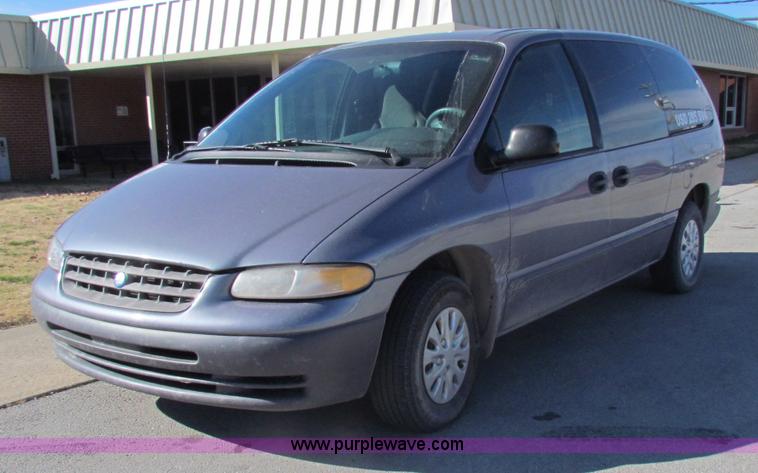 image for item D9171 1998 Plymouth Grand Voyager mini van