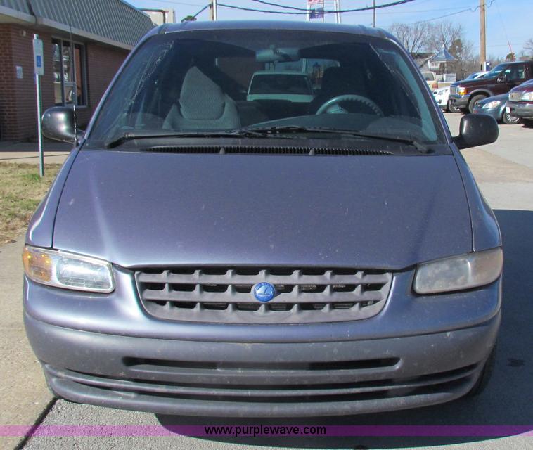 image for item D9171 1998 Plymouth Grand Voyager mini van