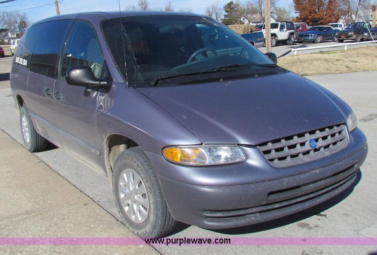 image for item D9171 1998 Plymouth Grand Voyager mini van