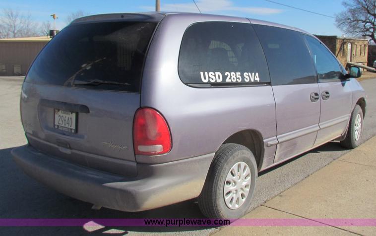 image for item D9171 1998 Plymouth Grand Voyager mini van
