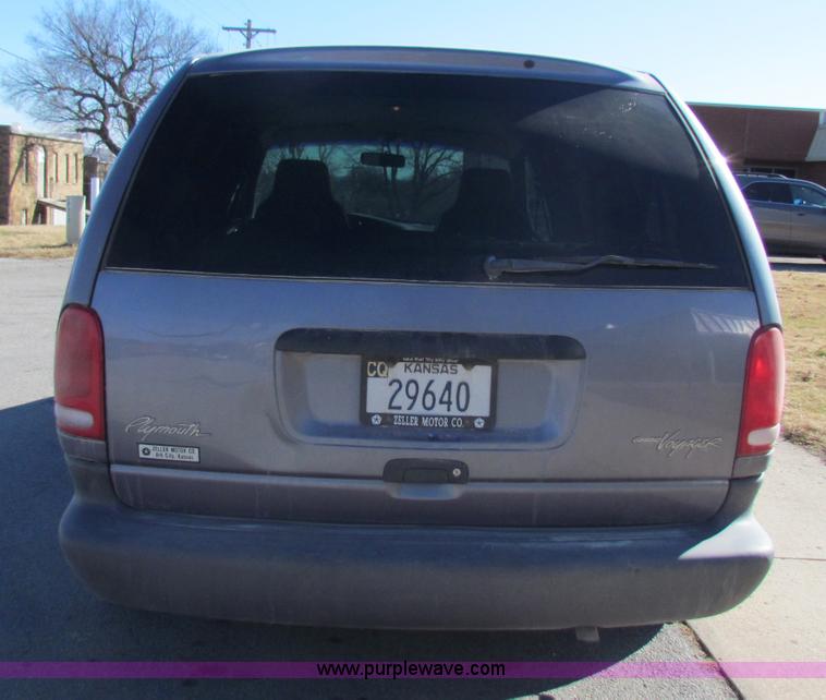 image for item D9171 1998 Plymouth Grand Voyager mini van