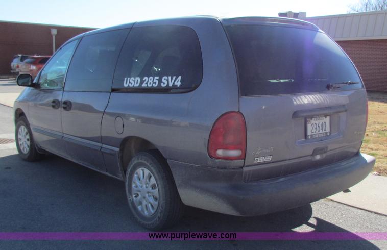 image for item D9171 1998 Plymouth Grand Voyager mini van