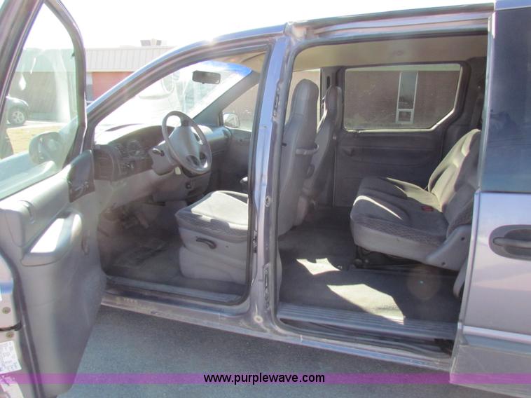 image for item D9171 1998 Plymouth Grand Voyager mini van
