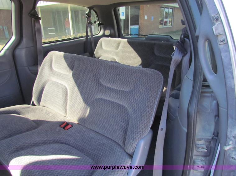 image for item D9171 1998 Plymouth Grand Voyager mini van