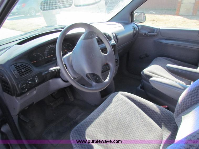 image for item D9171 1998 Plymouth Grand Voyager mini van