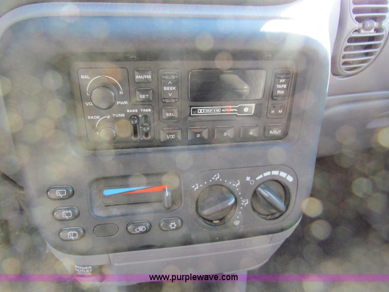 image for item D9171 1998 Plymouth Grand Voyager mini van