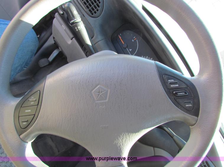 image for item D9171 1998 Plymouth Grand Voyager mini van