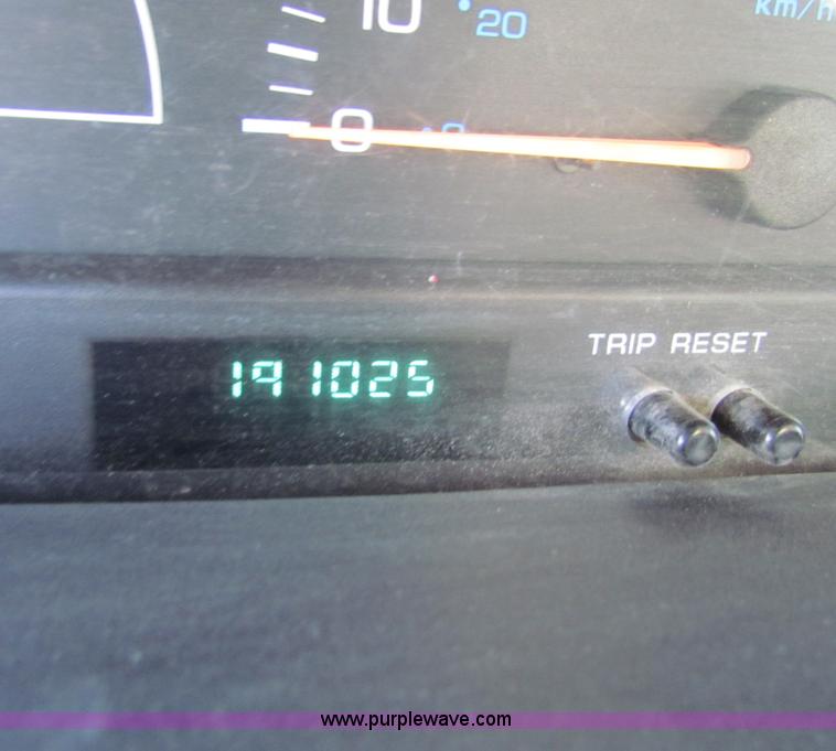 image for item D9171 1998 Plymouth Grand Voyager mini van