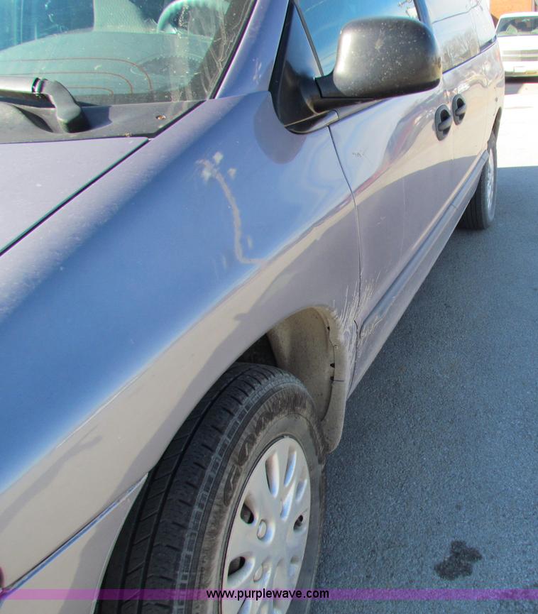 image for item D9171 1998 Plymouth Grand Voyager mini van