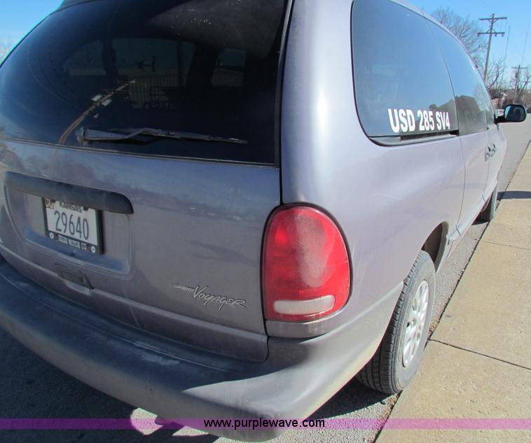 image for item D9171 1998 Plymouth Grand Voyager mini van