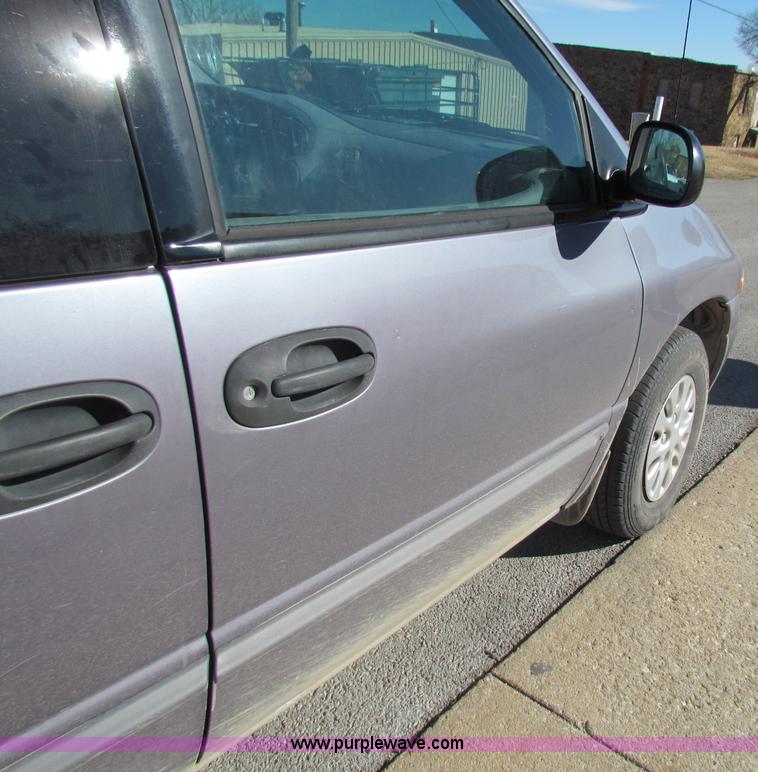 image for item D9171 1998 Plymouth Grand Voyager mini van