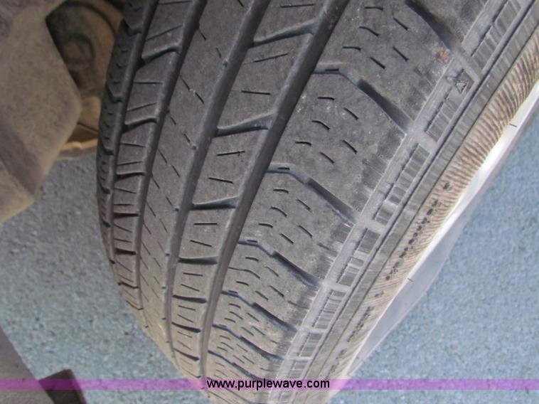 image for item D9171 1998 Plymouth Grand Voyager mini van