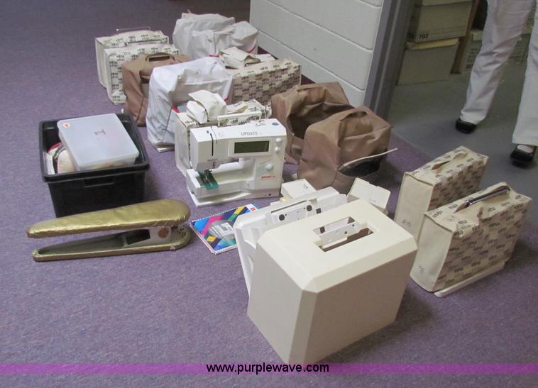 image for item D9172 (14) assorted sewing machines