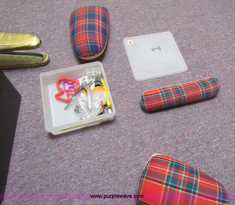 image for item D9172 (14) assorted sewing machines