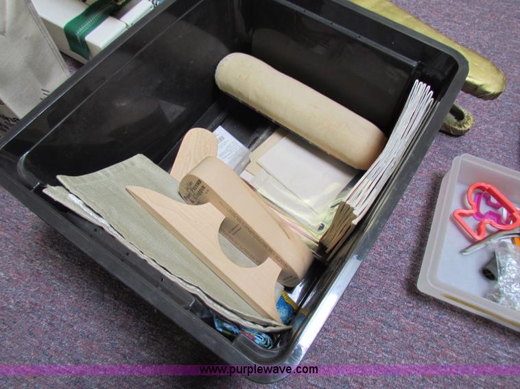 image for item D9172 (14) assorted sewing machines