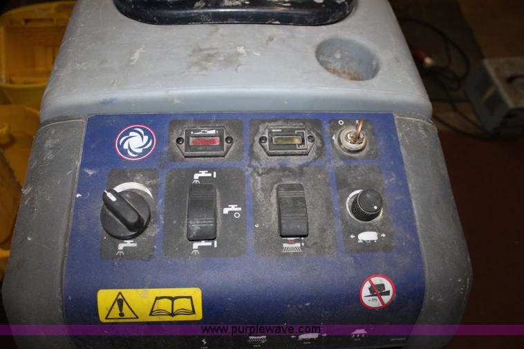 image for item F9950 Advance Converta Max 26 floor machine