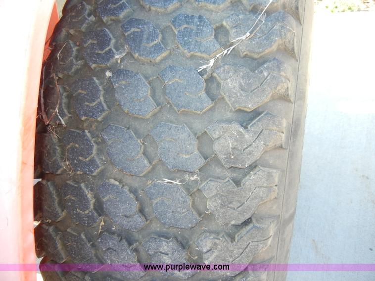 image for item H9172 Kubota B2400 tractor with mower