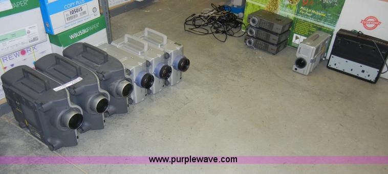 image for item H9223 Assorted electronics