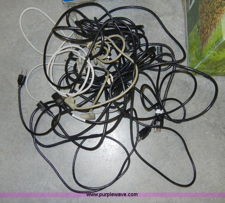 image for item H9223 Assorted electronics