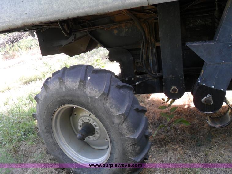 image for item A1726 Gleaner R50 combine