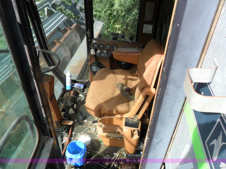 image for item A1726 Gleaner R50 combine