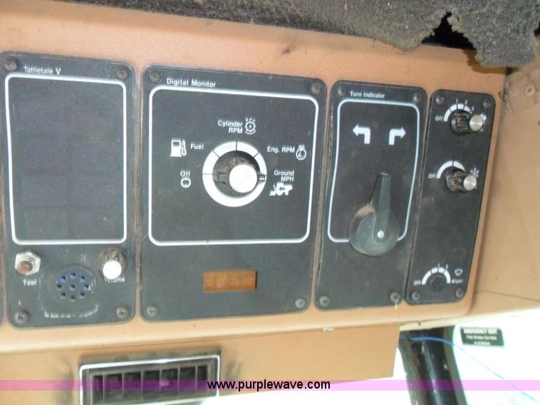 image for item A1726 Gleaner R50 combine