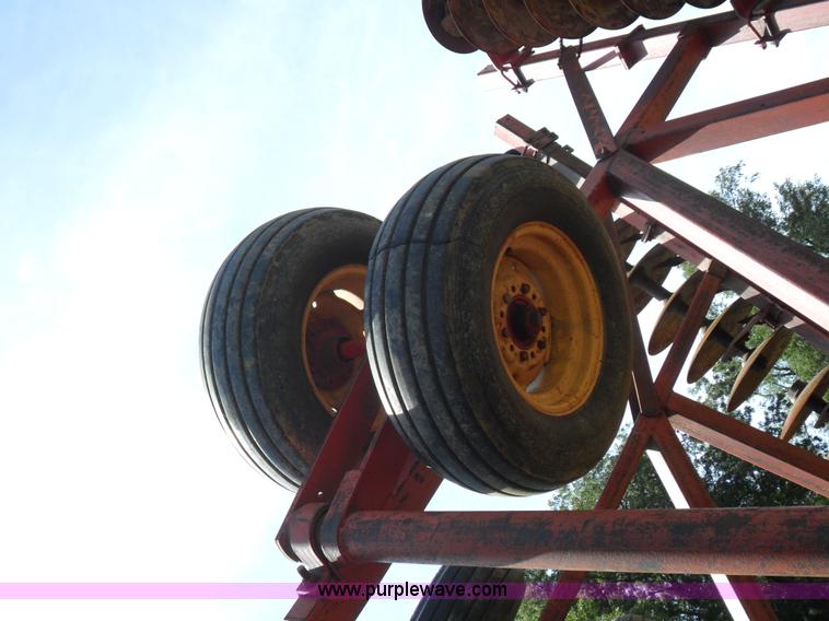 image for item A1753 Massey Ferguson 32' tandem disk