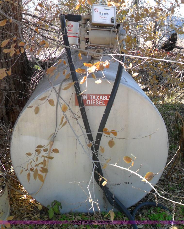 image for item A1758 1,000 gallon fuel tank