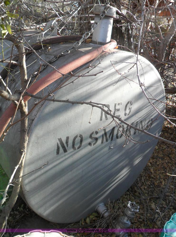 image for item A1758 1,000 gallon fuel tank